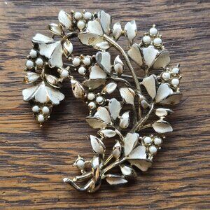 Art Nouveau (1930s?) Vintage enameled metal brooch.